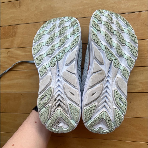 Clifton 8 - Size 9 WIDE | Like New - Picture 3 of 7